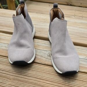 Vionics Size 8.5 Chic Gray Slip-On Ankle Boots